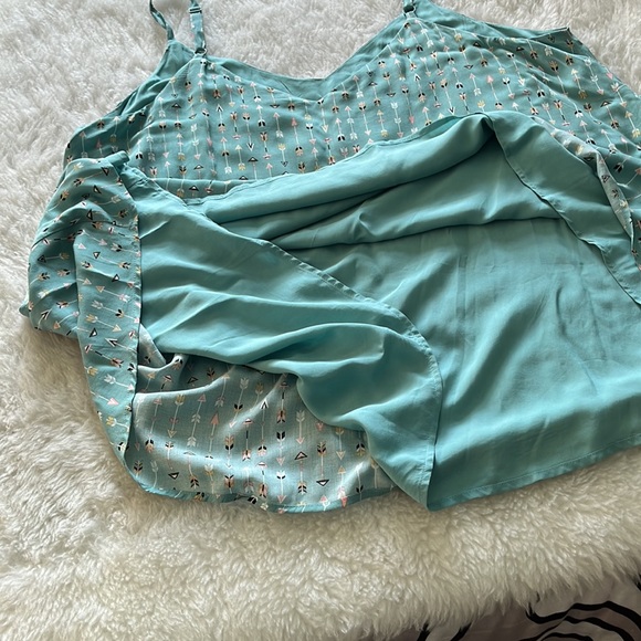 Torrid SOPHIE CHALLIS DOUBLE LAYER SWING CAMI sage green multicolor arrow size 1 - Picture 7 of 11